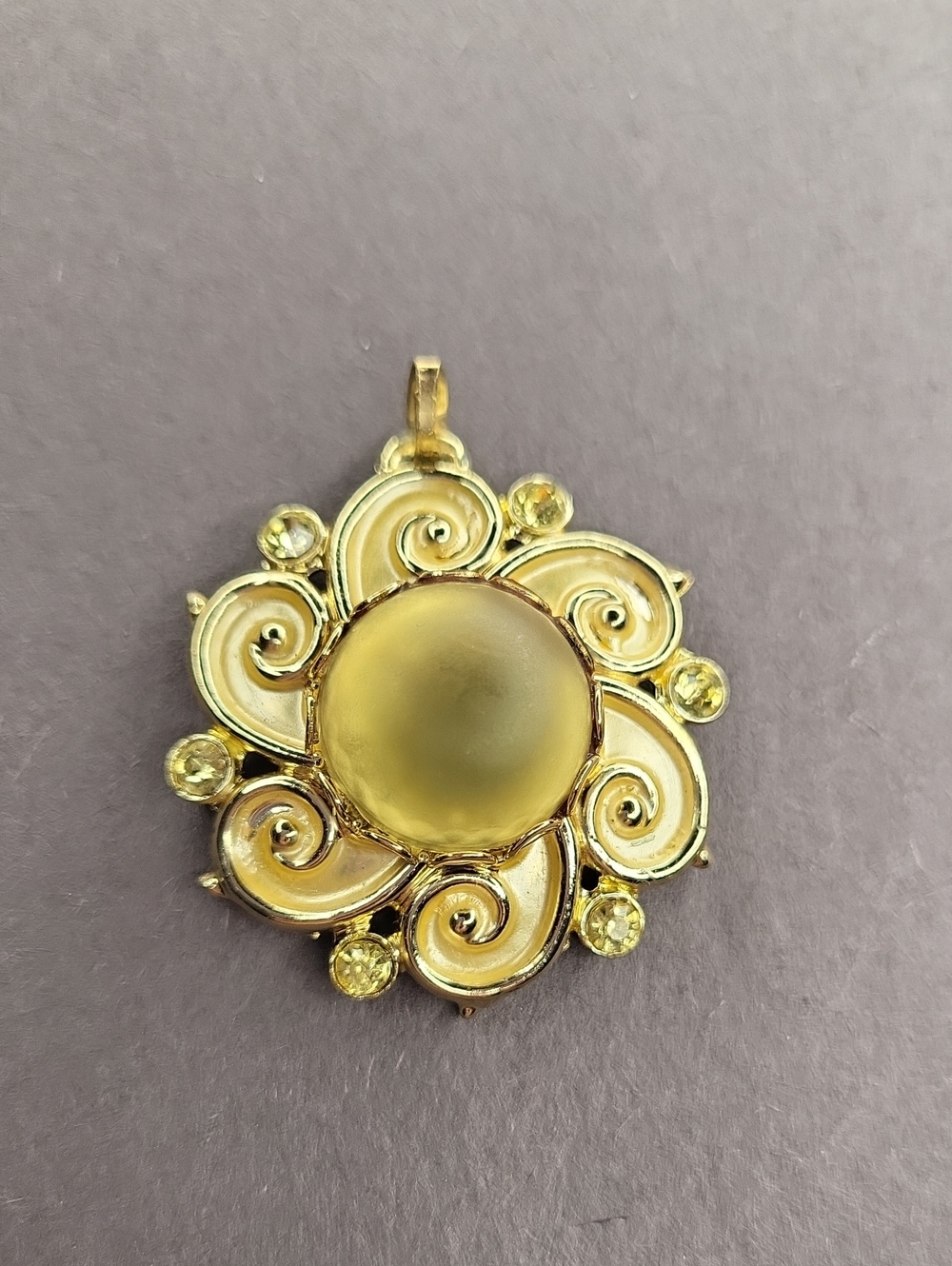 Yellow Gold Swirl Pendant